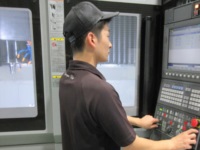 写真:機械加工(MC)